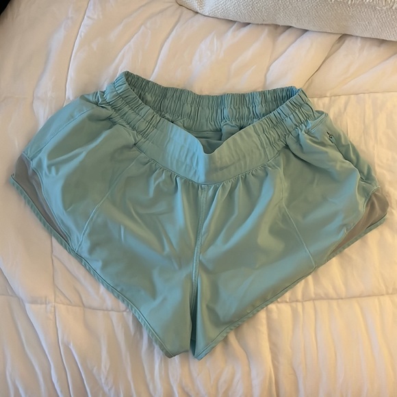 Icing Blue Lululemon Hotty Hot shorts 2.5 - Picture 2 of 4